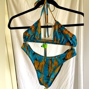 Gonza bikini as seen on Kourtney Kardashian. Never worn !